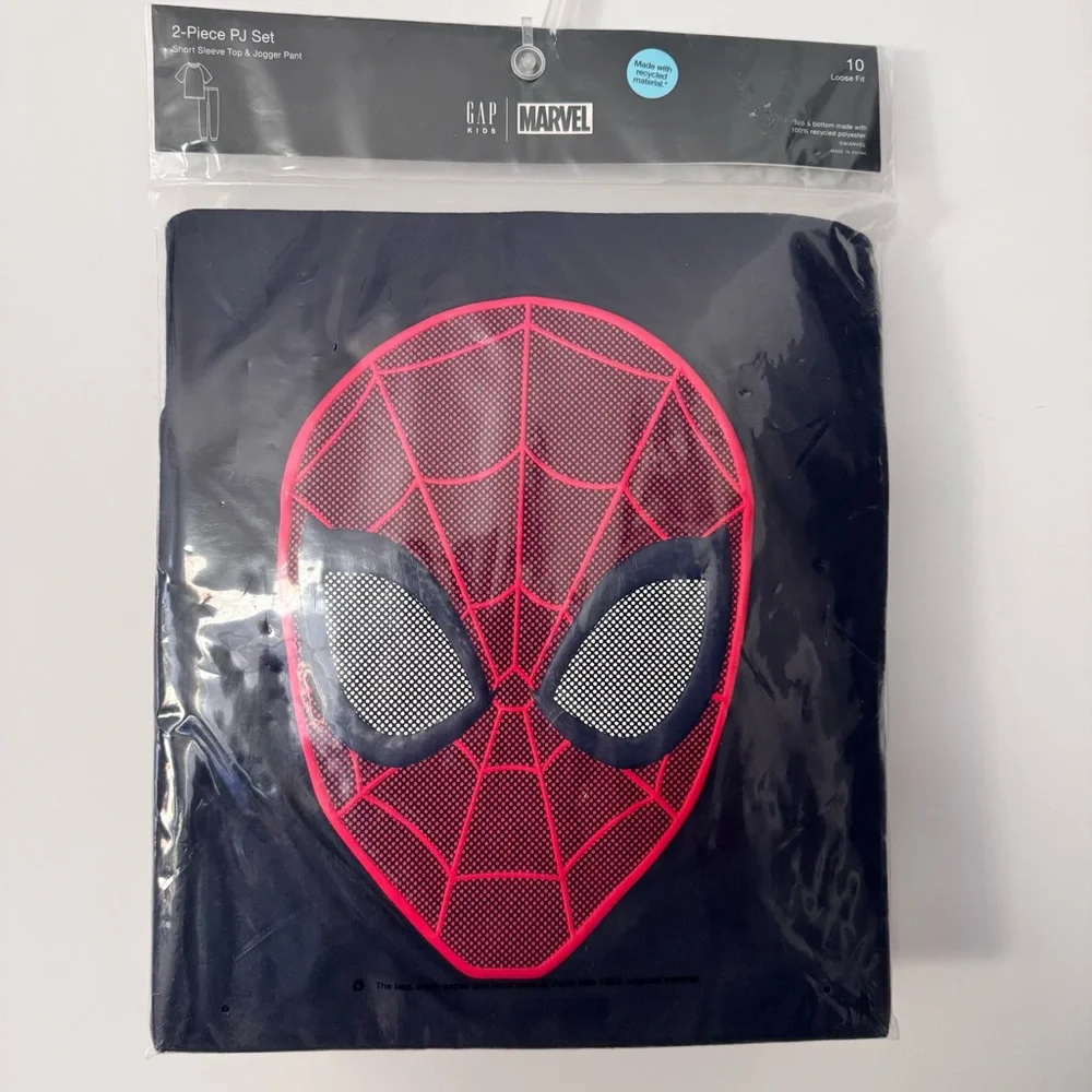 NWT Gap Spider-Man size 10 pajama set. Short sleeve and long pants